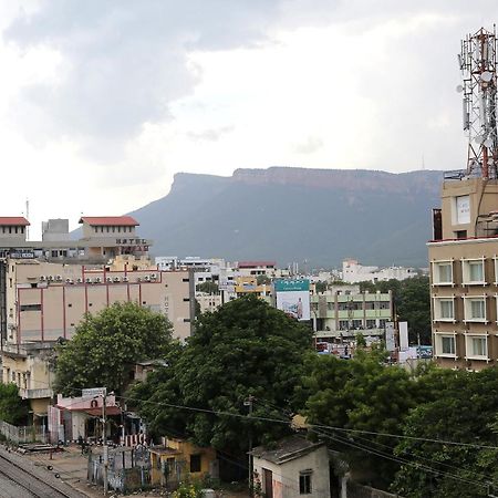 Collection O Poojith Residency Hotel Tirupati Buitenkant foto