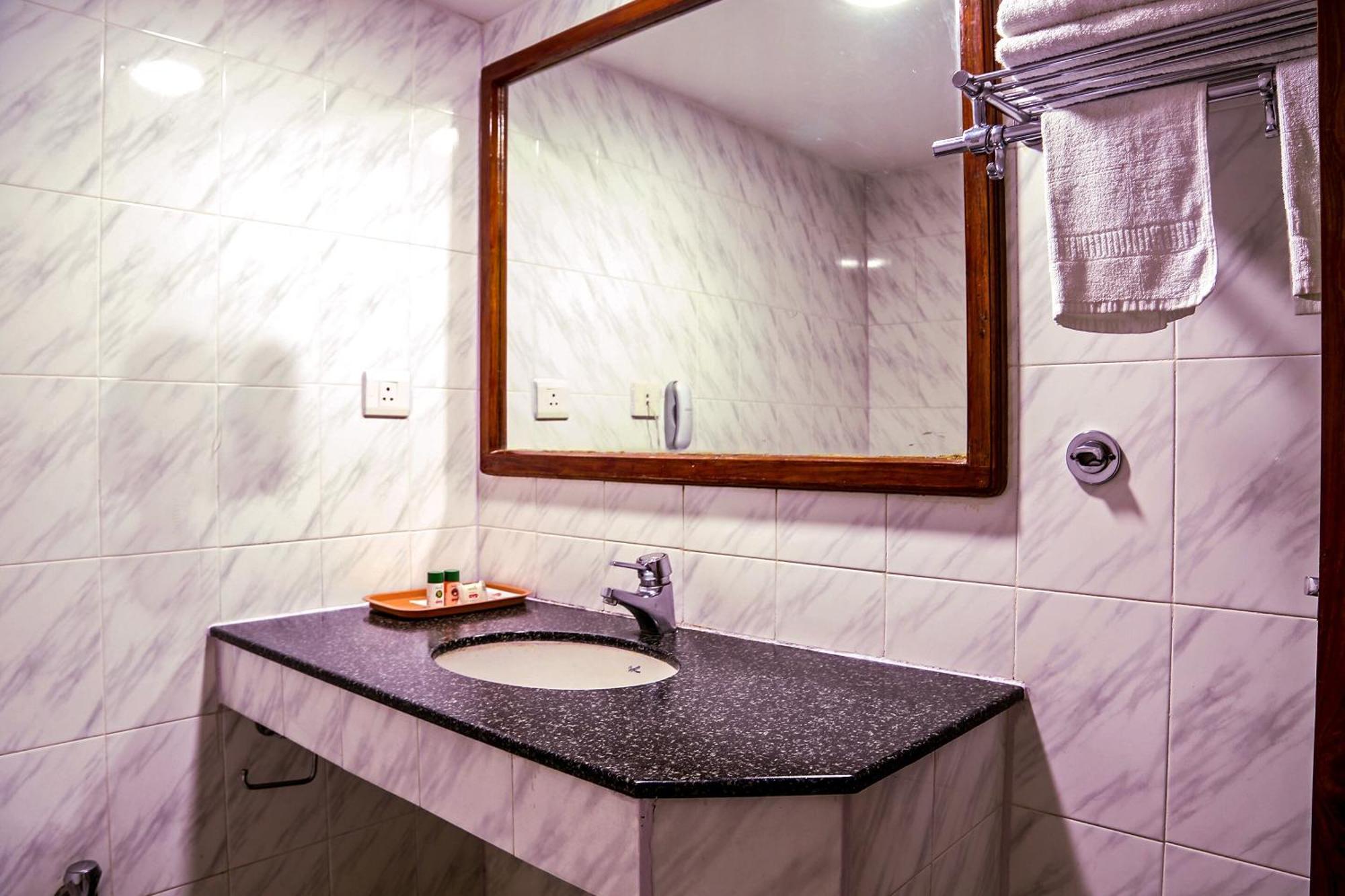 Collection O Poojith Residency Hotel Tirupati Buitenkant foto